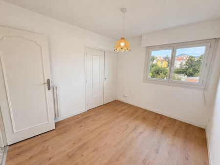 Location Appartement 3 pièces 76m² NICE 06000 - Photo 2