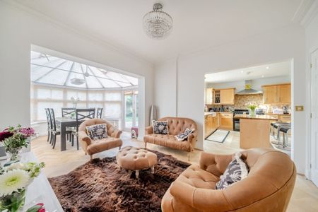 4 bedroom detached house to rent - Photo 3