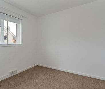 2 bedroom end of terrace house to rent - Photo 3