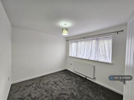 3 bedroom terraced house to rent - Photo 2
