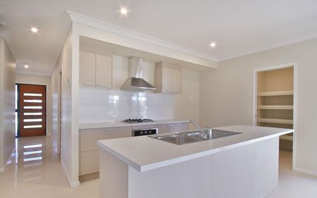 Spacious Modern Home with Ducted AC & Garden Shed - Photo 4