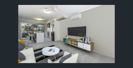 Spacious & Stylish Townhouse Opposite Brightwater Lake - Photo 2