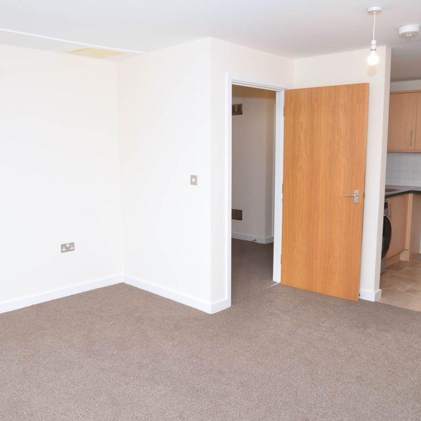 Guide Price £1,350 pcm - Available 08/11/2025 - Unfurnished - Photo 1