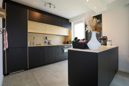 Lichtrijk 2 slpk appartement met garage - Photo 4