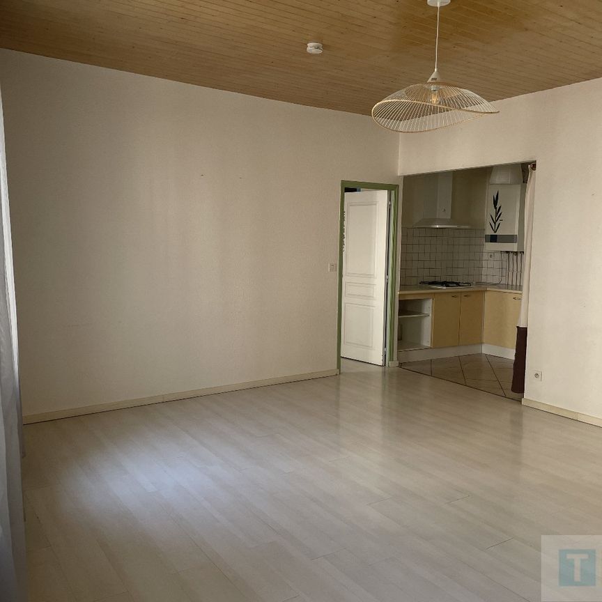 Location Appartement 2 pièces 51m² LANNEMEZAN 65300 - Photo 1
