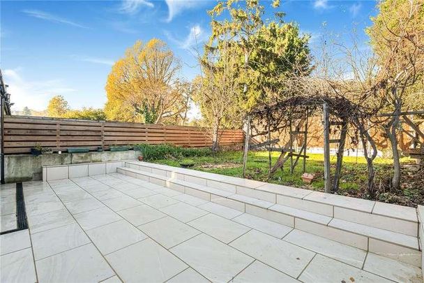 Meadway, Barnet, EN5 - Photo 1