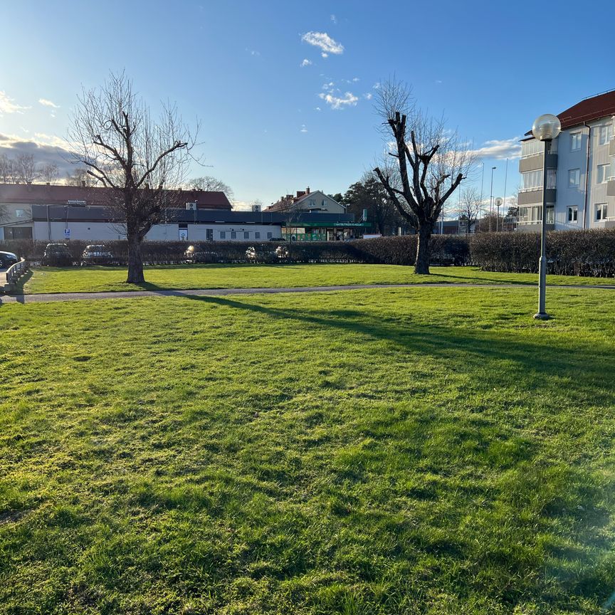 Nävertorps torg, Katrineholm - Photo 1