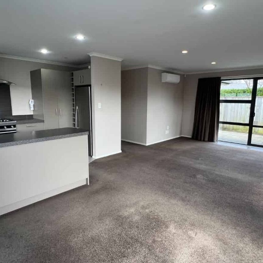 THREE BEDROOM HOUSE- TERRACE END - Photo 1