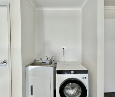 Modern 3-Bedroom Home in Wainuiomata - Photo 3