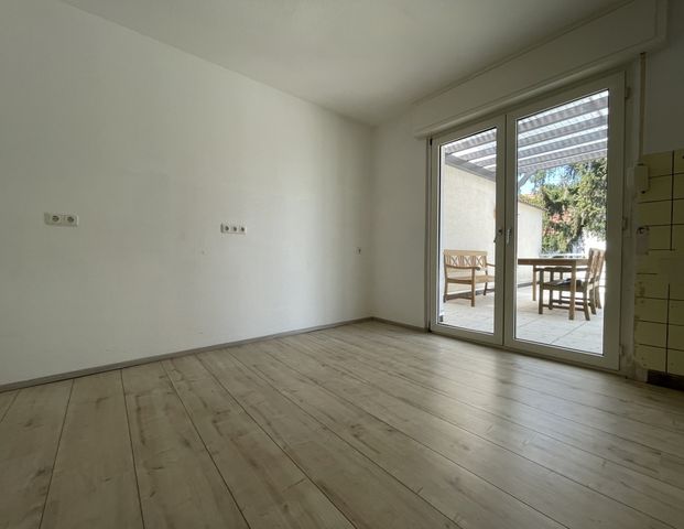 Ruhiger Nachmieter gesucht, für charmante 2 Zi.-Wohnung mit großer Dachterrasse - Foto 1