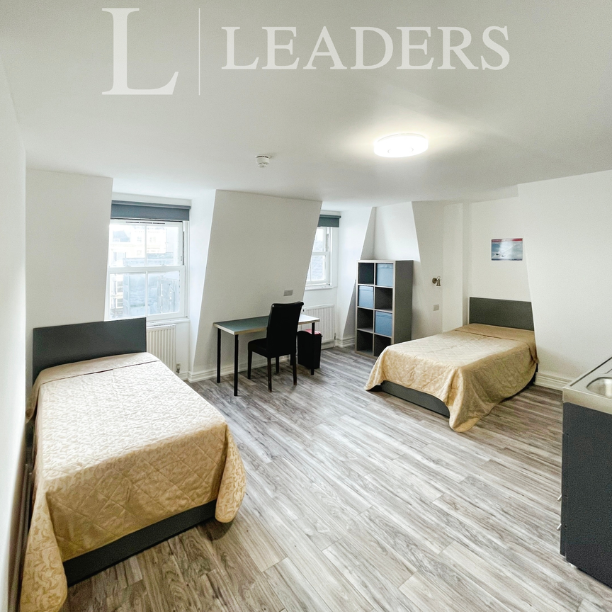 studio to rent 79-81 West Street, Brighton, BN1 - Photo 1