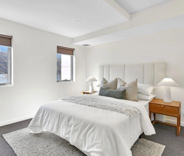 Surprising space & style in super central location - Photo 2