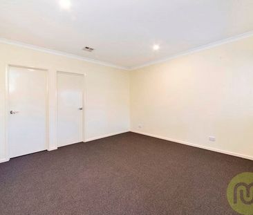 3-Bedroom Townhouse Offering Modern Comfort in Prime Garran Location - Photo 1