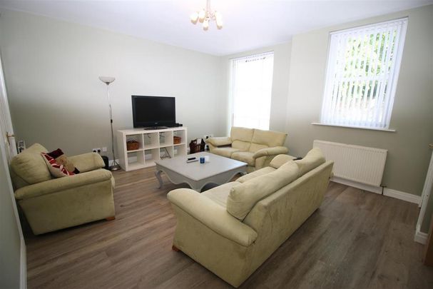 3 bedroom private hall to rent - Photo 1