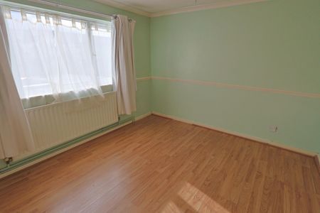 Utrillo Close, Coventry - Large 3 Bedroom Mid Terrace with Garage - Photo 4