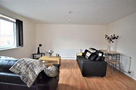 5 bedroom flat to rent - Photo 4
