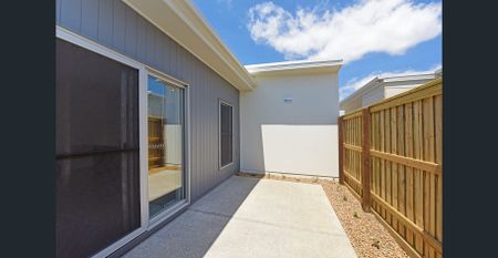 McGrath Mooloolaba proudly present this 3 bedroom Townhouse, located in the heart of Harmony! - Photo 5