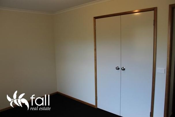 Contemporary Comfort in a Quiet Cul-de-Sac - Photo 1