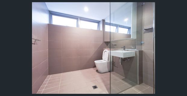 Exclusive family-sized two bedrooms with one study room apartment in prime location - Photo 1