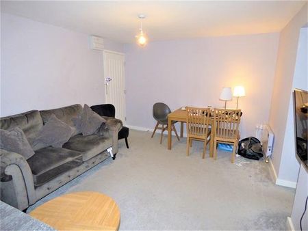 1 bedroom ground floor flat to rent - Photo 4