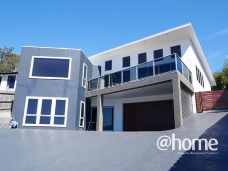 Substantial Family Home - Photo 2