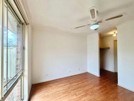 Large 4 Bedroom Family Home with Studio / 5th Bedroom - Photo 2