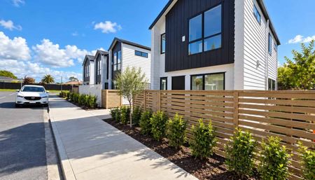 Brand New 3-Bedroom Townhouse, 1.5 Bathrooms - Photo 5