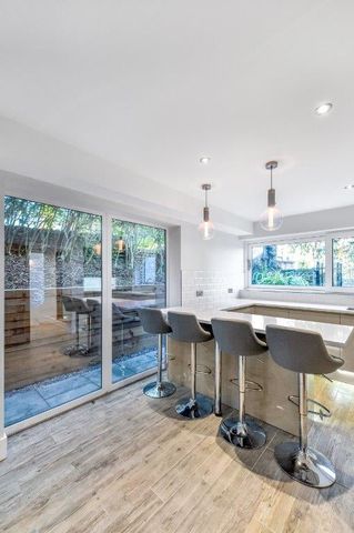 6 Bed Detached House, Elm Bank, NG3 - Photo 5