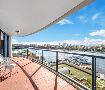 Two-bedroom pet-friendly gem in Macleay Tower - Photo 5