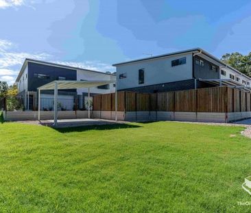 Near New 4 Bedroom Townhouse - Photo 5