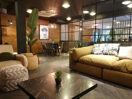 Studio Silver Plus - Top Floor - Photo 2