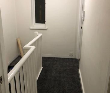 2 Bed End Terrace, Meadow Road, IG11 - Photo 5