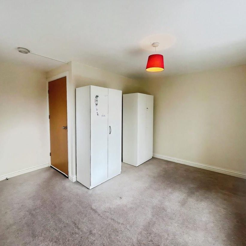 Draper Close, West Thurrock, RM20 - Photo 1