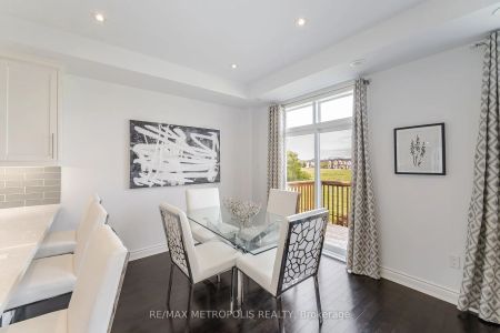 Condo Townhouse For Lease | W9246201 - Photo 2