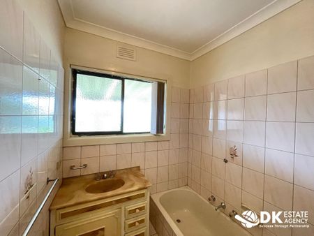 Charming Family Home in Prime Sunshine North Location. - Photo 4