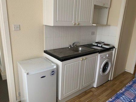 Studio to rent - Photo 3