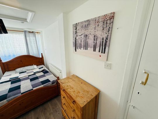 1 bedroom in a house share to rent - Photo 1