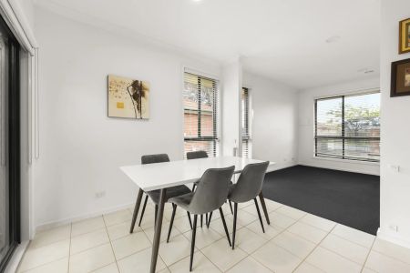 SPACIOUS 3-BEDROOM HOME IN THE HEART OF WERRIBEE - Photo 4