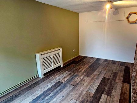 2 bedroom terraced house to rent - Photo 4