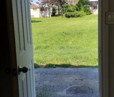 For Lease - 14 Elm Grove Avenue, Richmond Hill, Ontario - Photo 1