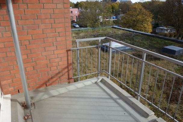 EDISONALLEE BRÜSER BERG HELL + RUHIG RENOVIERT BALKON DUSCHBAD PARKETT TG-STELLPL. 2. ETAGE/AUFZUG - Photo 1