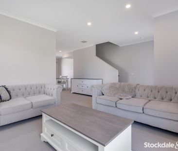 Immaculate 3-Bedroom Townhouse with Furniture! - Photo 6