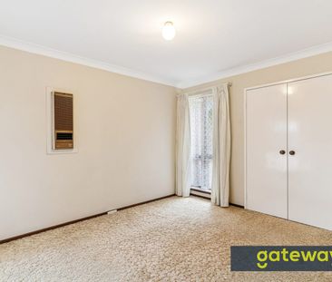 Charming 3 Bedroom Home in a Prime Leeming Location! - Photo 4