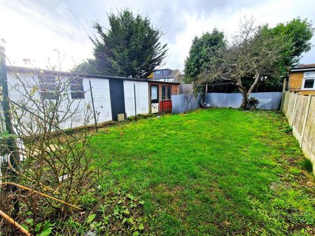 3 bedroom semi-detached house to rent - Photo 3