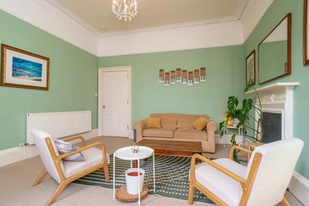 3 bedroom flat to rent - Photo 3