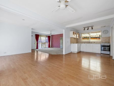 3 BEDROOM FAMILY HOME - Photo 4