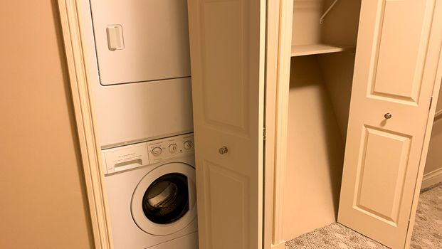 2 Bed + Den Condo For Rent In Westmount - Photo 1