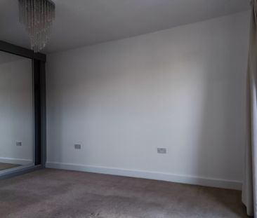 2 Bed Terraced House, Holts Crest Way, LS12 - Photo 4