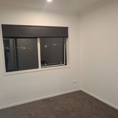 Large Townhouse - Photo 3