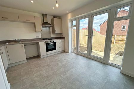 2 bedroom semi-detached house to rent - Photo 4